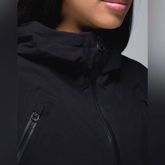 EUC!!! Lululemon Run: Rise And Shine Jacket Black $148 - Picture 9 of 13